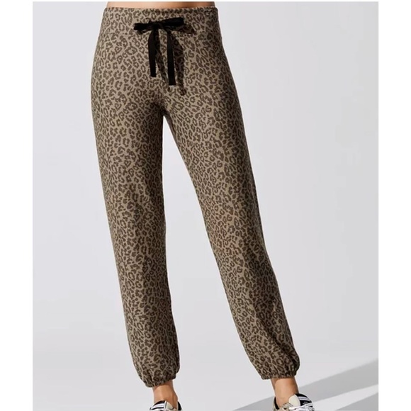 Sundry Pants - SUNDRY Leopard Print Jogger Sweatpants
